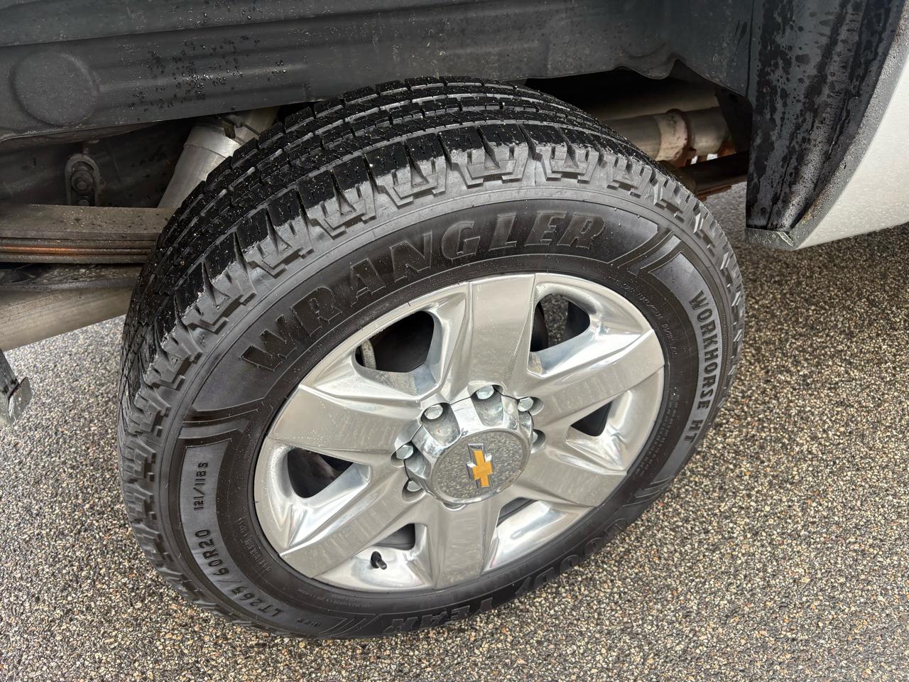 Chevrolet Silverado 2500HD LT Crew Cab 4WD 2011