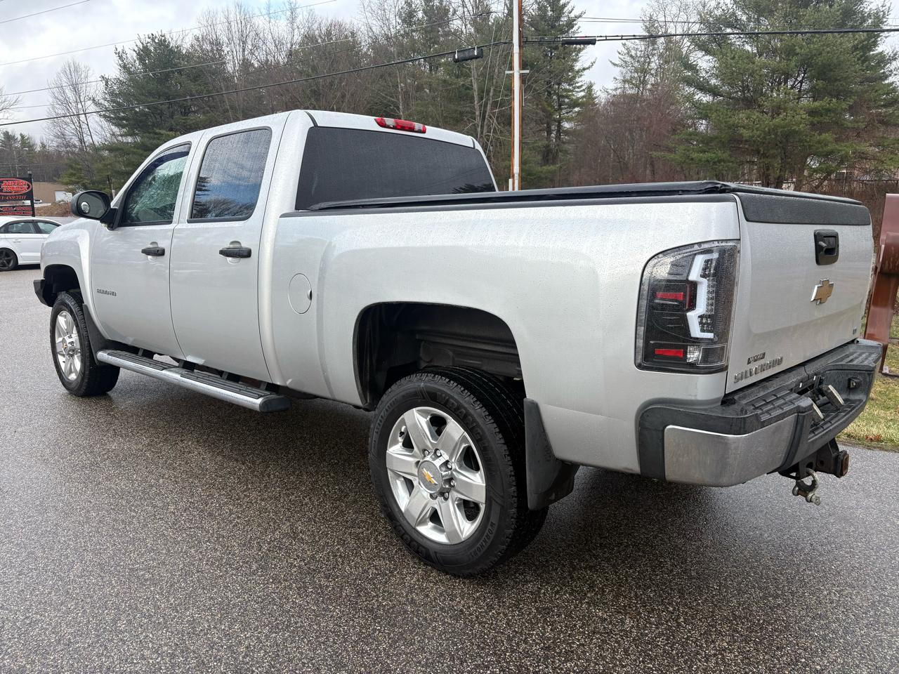Chevrolet Silverado 2500HD LT Crew Cab 4WD 2011