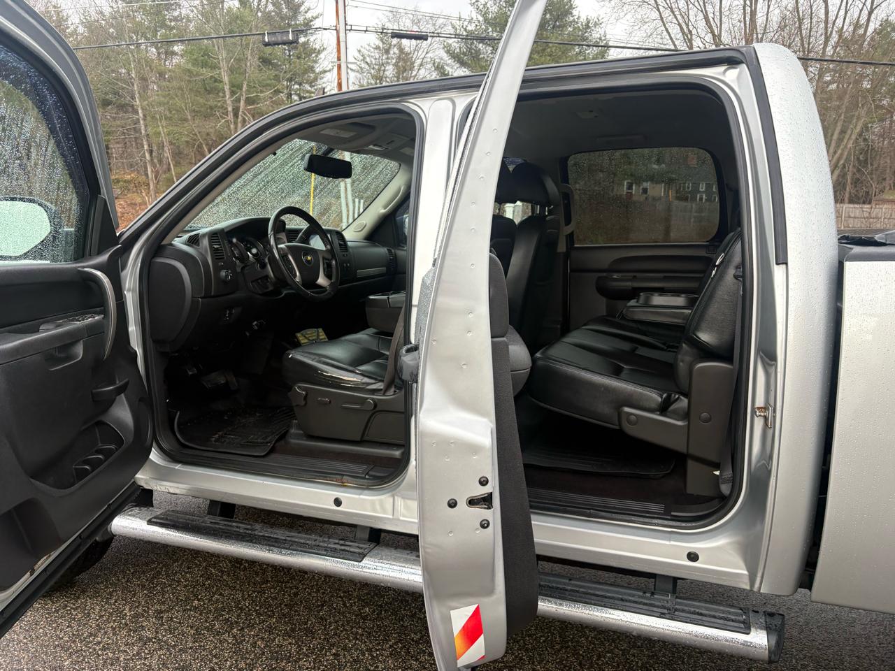 Chevrolet Silverado 2500HD LT Crew Cab 4WD 2011