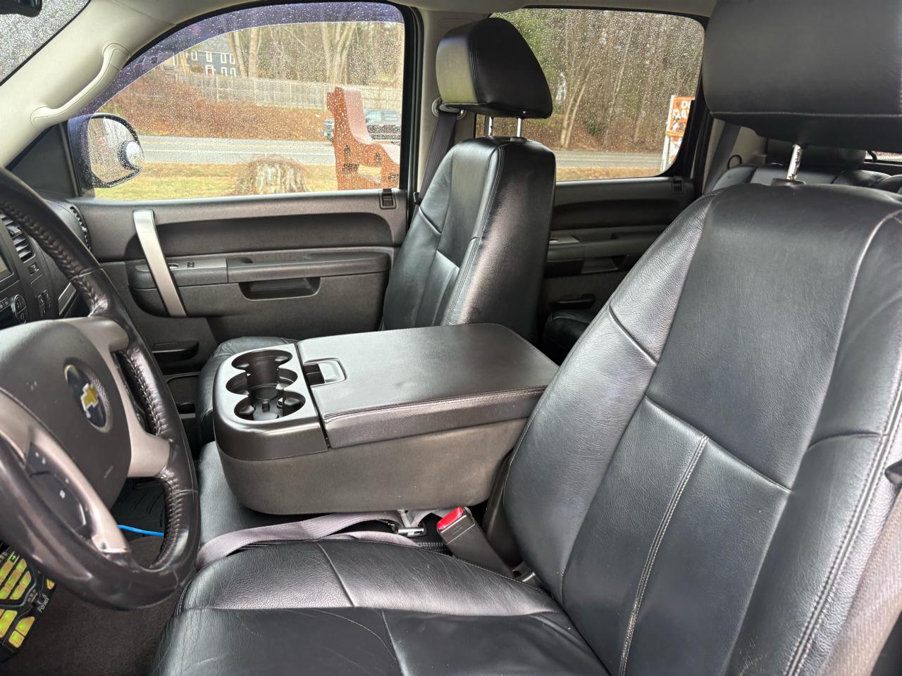Chevrolet Silverado 2500HD LT Crew Cab 4WD 2011