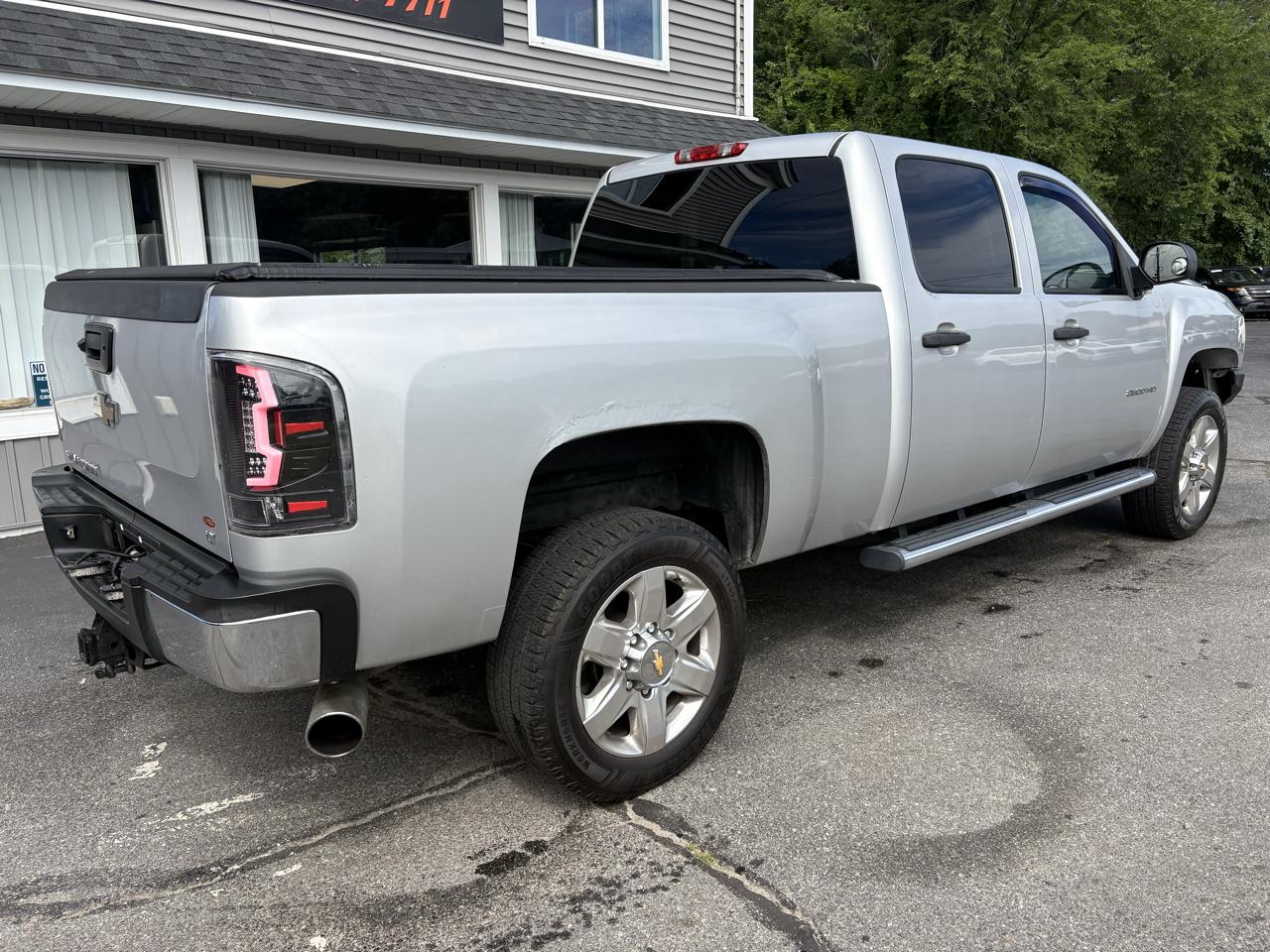 Chevrolet Silverado 2500HD LT Crew Cab 4WD 2011
