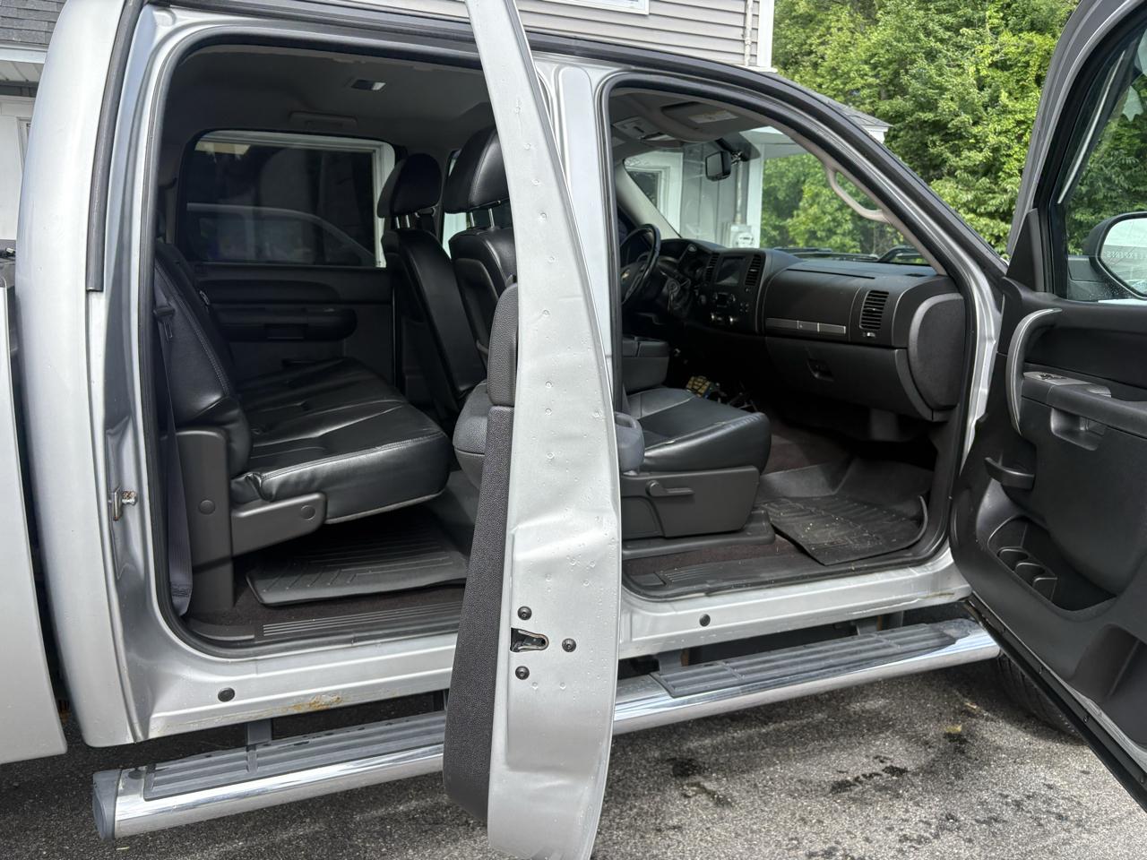Chevrolet Silverado 2500HD LT Crew Cab 4WD 2011