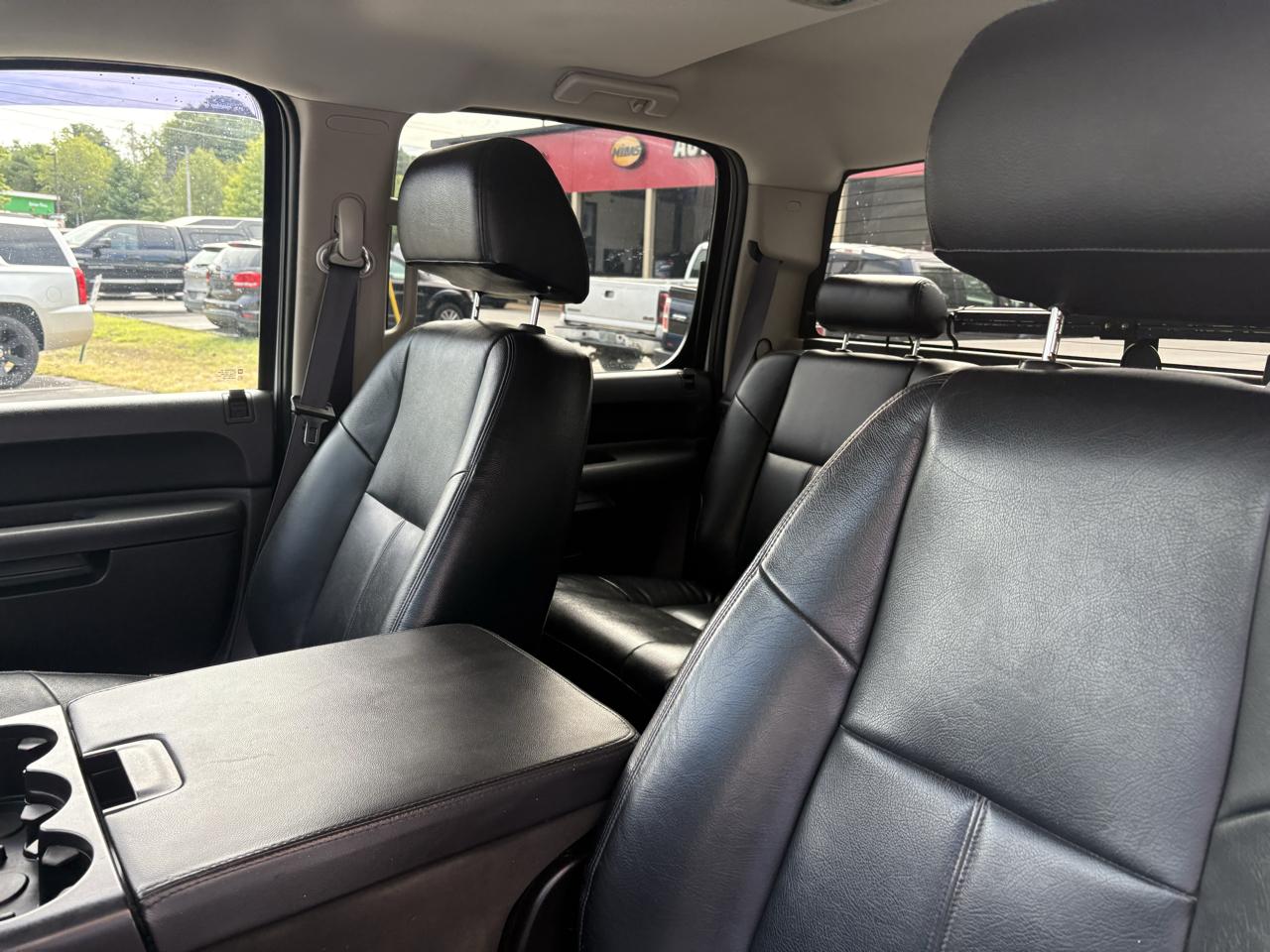 Chevrolet Silverado 2500HD LT Crew Cab 4WD 2011