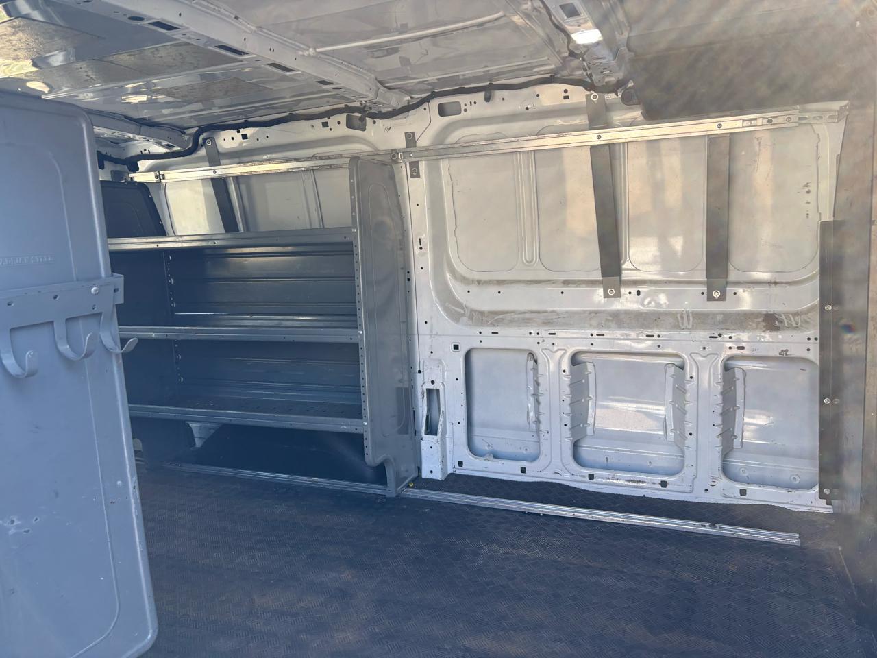 Ford Transit 250 Van Low Roof 60/40 Pass.130-in. WB 2018