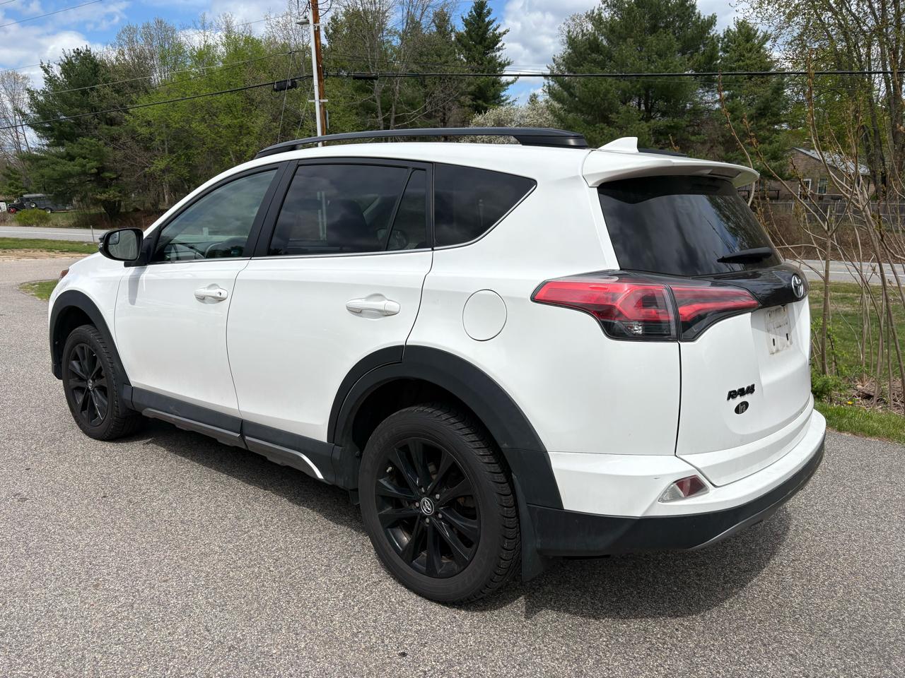 Toyota RAV4 XLE AWD 2018