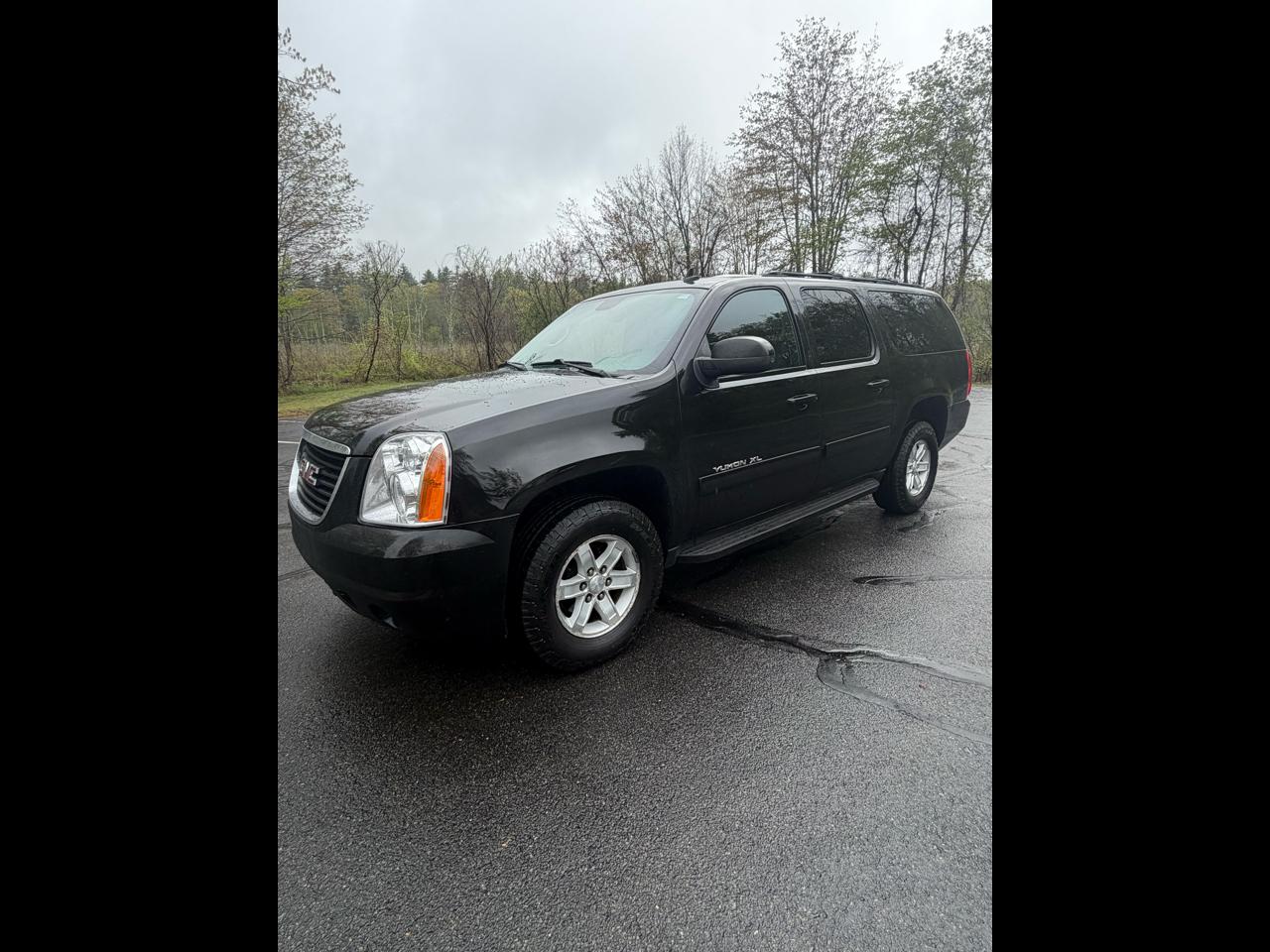 GMC Yukon XL SLE-1 1/2 Ton 4WD 2012