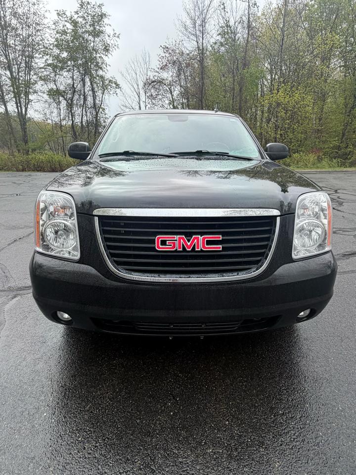 GMC Yukon XL SLE-1 1/2 Ton 4WD 2012