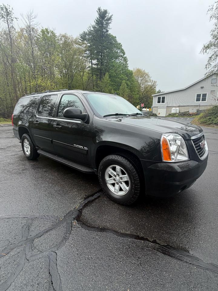 GMC Yukon XL SLE-1 1/2 Ton 4WD 2012
