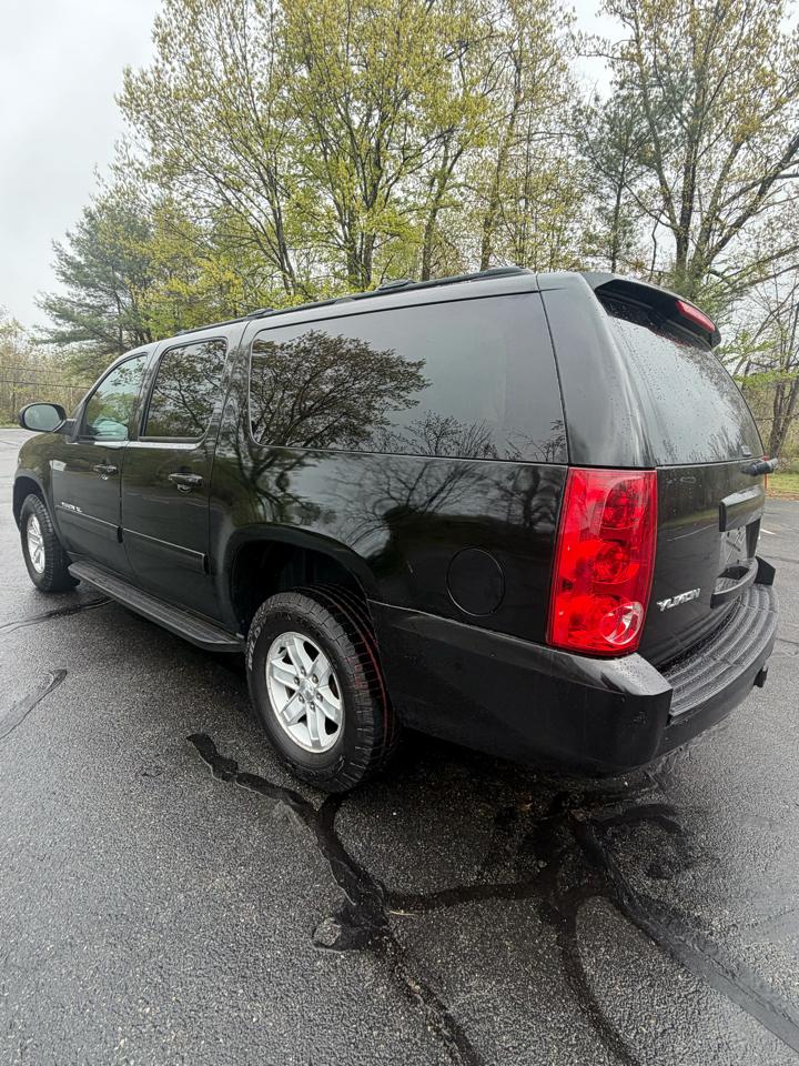 GMC Yukon XL SLE-1 1/2 Ton 4WD 2012