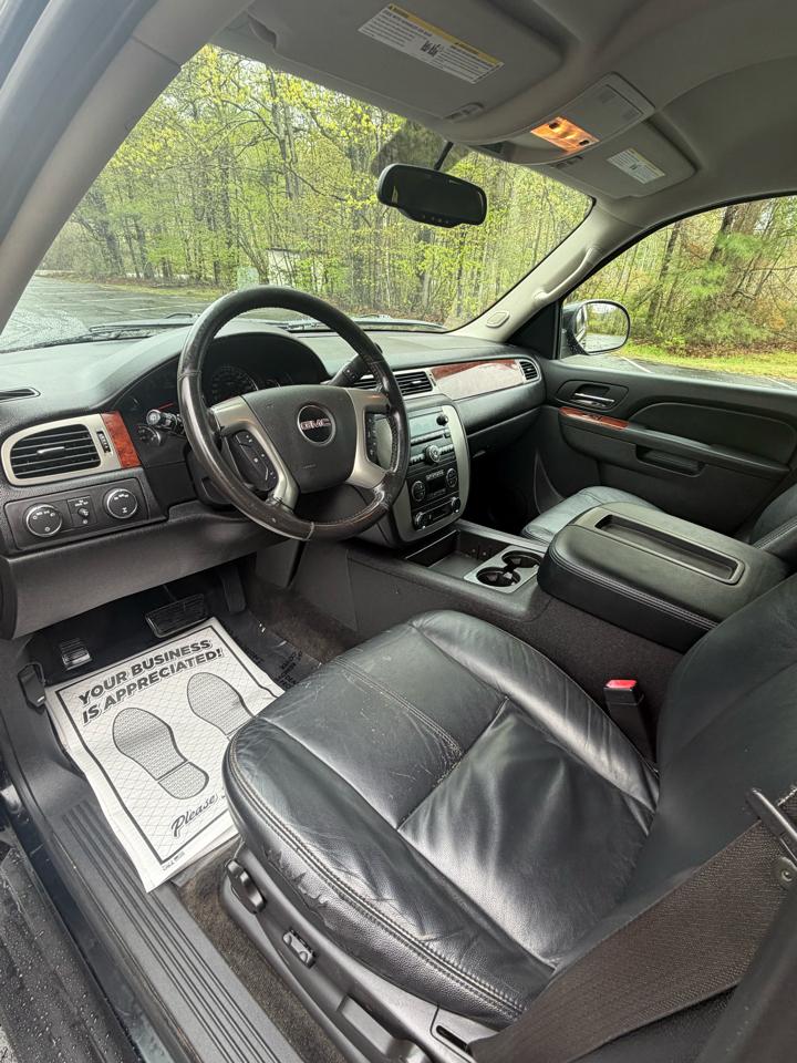 GMC Yukon XL SLE-1 1/2 Ton 4WD 2012