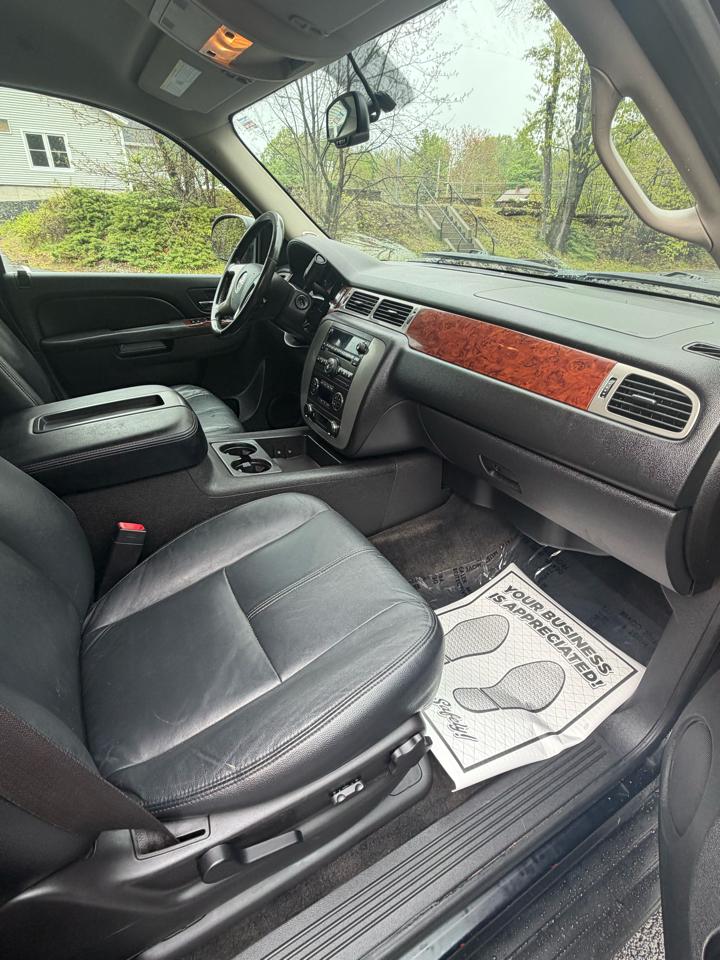 GMC Yukon XL SLE-1 1/2 Ton 4WD 2012