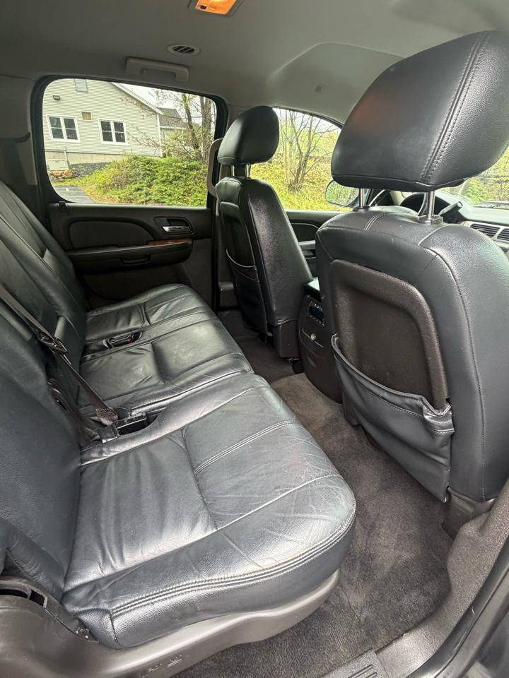 GMC Yukon XL SLE-1 1/2 Ton 4WD 2012
