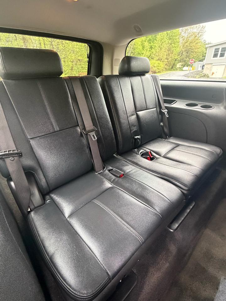 GMC Yukon XL SLE-1 1/2 Ton 4WD 2012