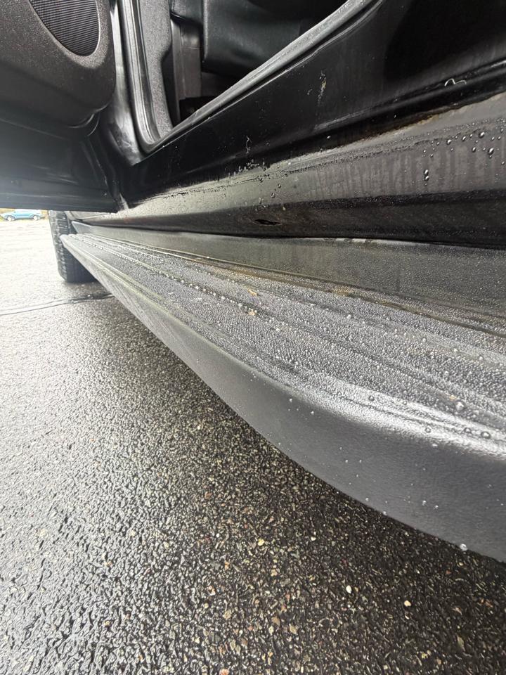 GMC Yukon XL SLE-1 1/2 Ton 4WD 2012