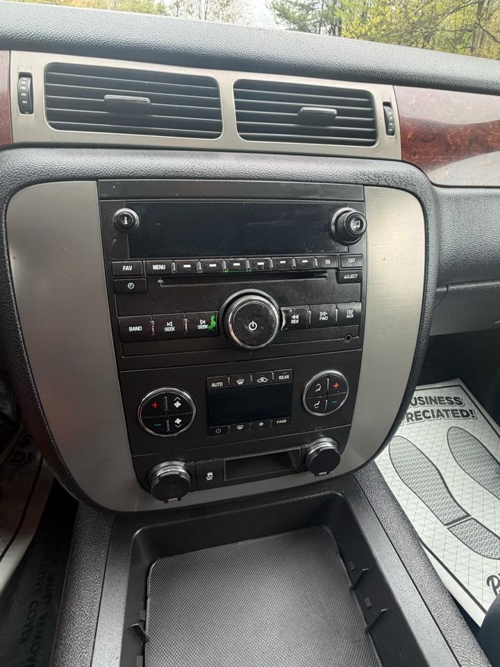 GMC Yukon XL SLE-1 1/2 Ton 4WD 2012