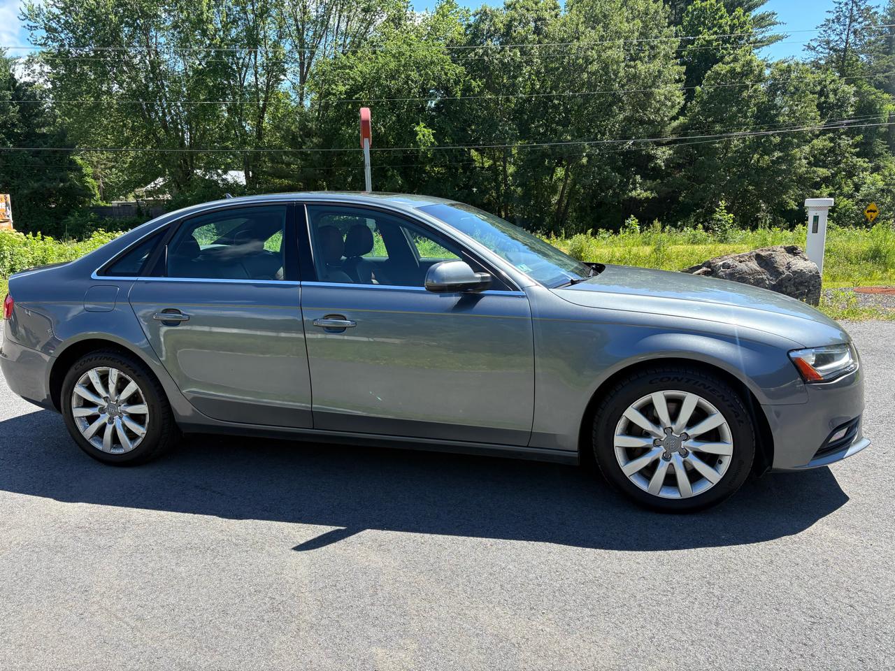 Audi A4 2.0T Premium Sedan quattro Manual 2013