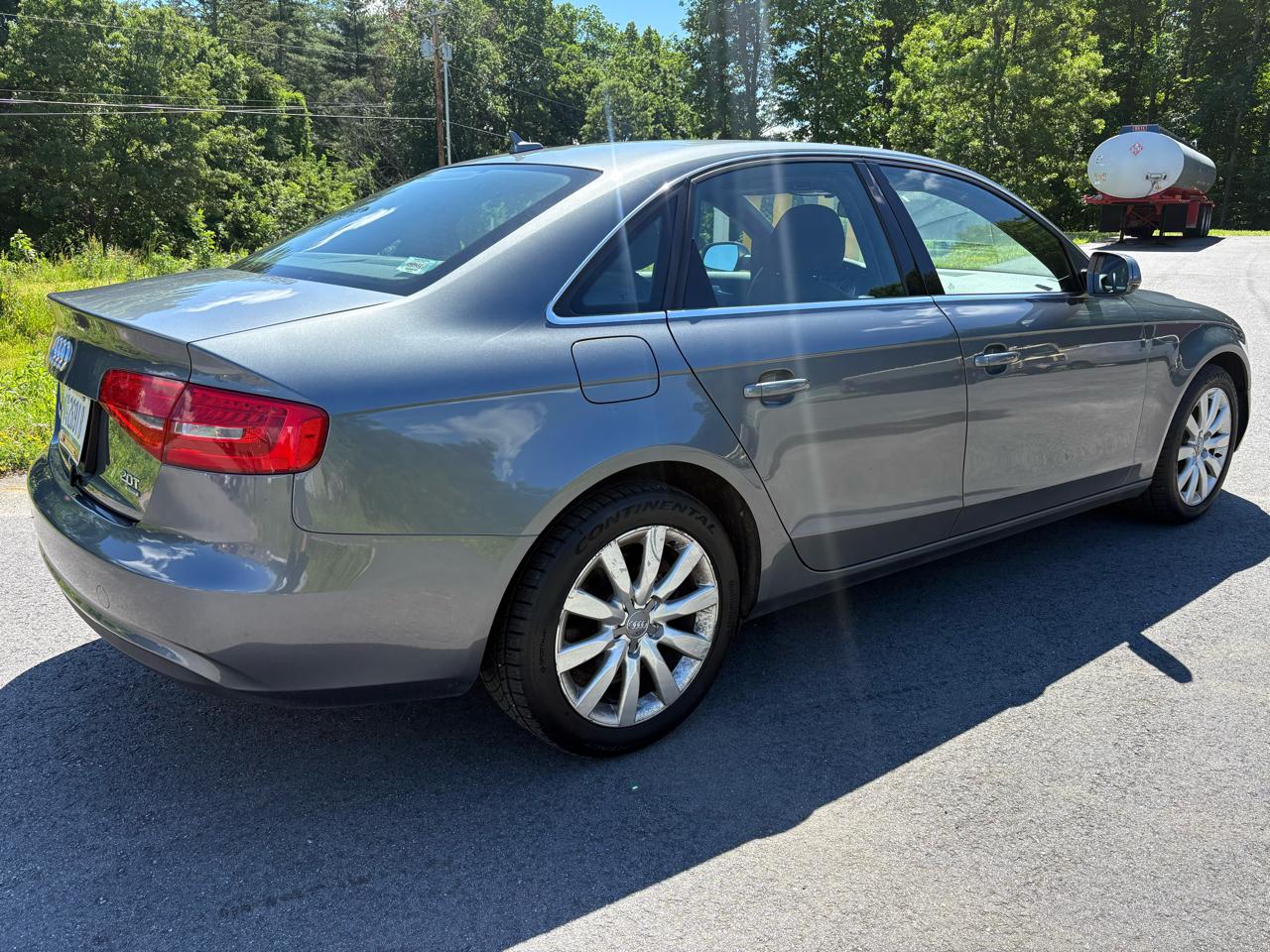 Audi A4 2.0T Premium Sedan quattro Manual 2013
