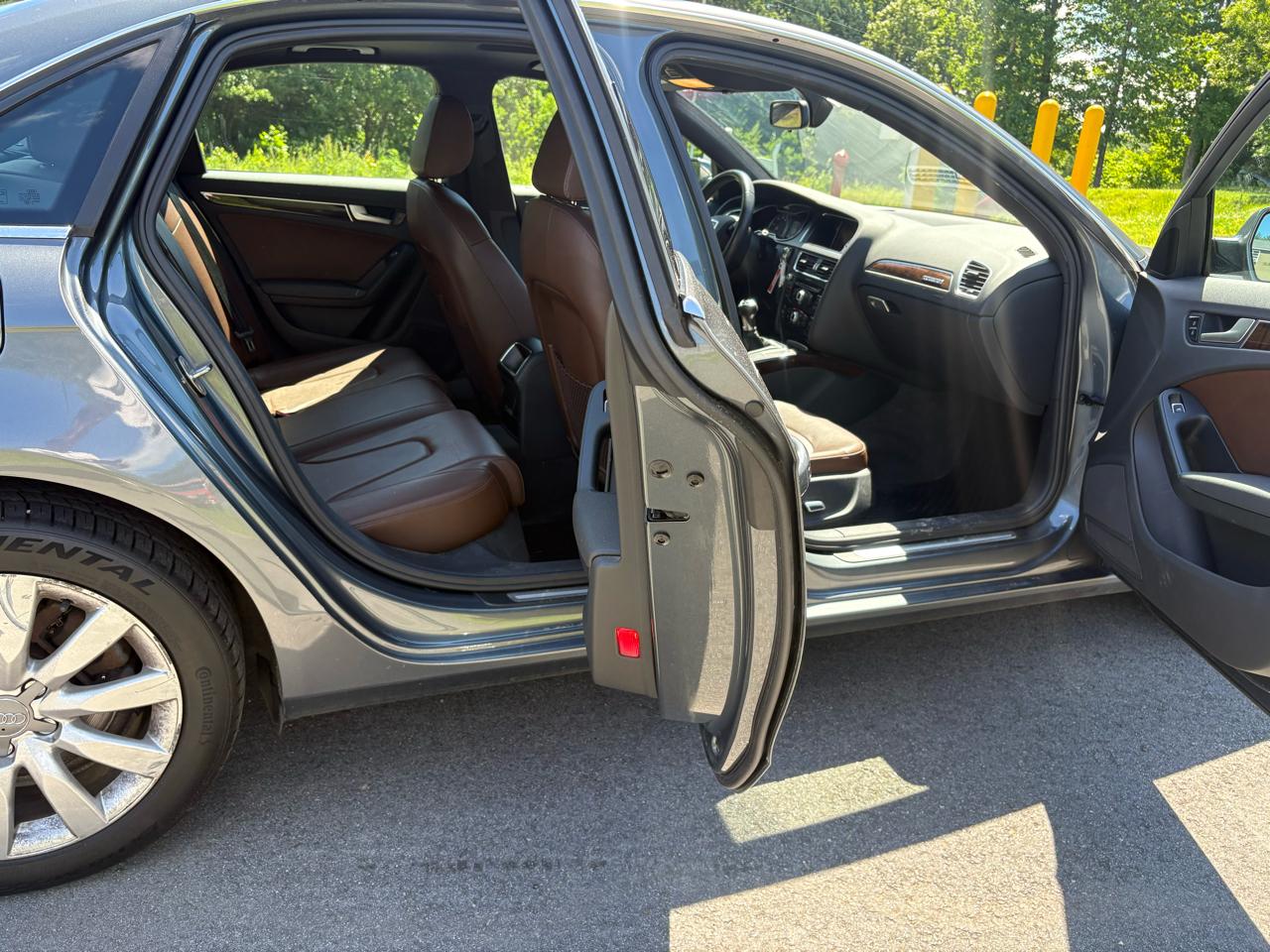 Audi A4 2.0T Premium Sedan quattro Manual 2013