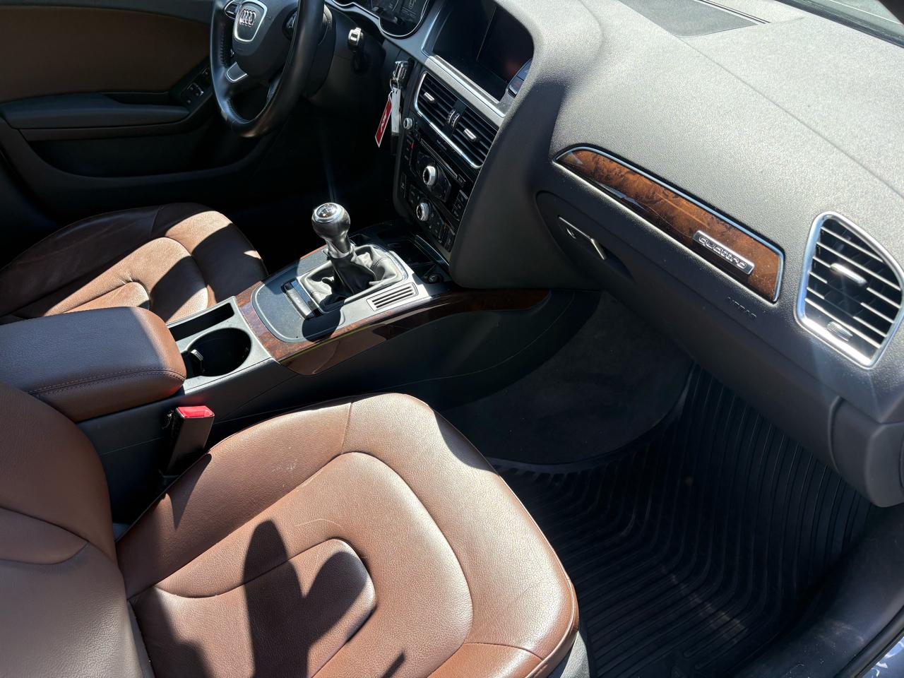 Audi A4 2.0T Premium Sedan quattro Manual 2013