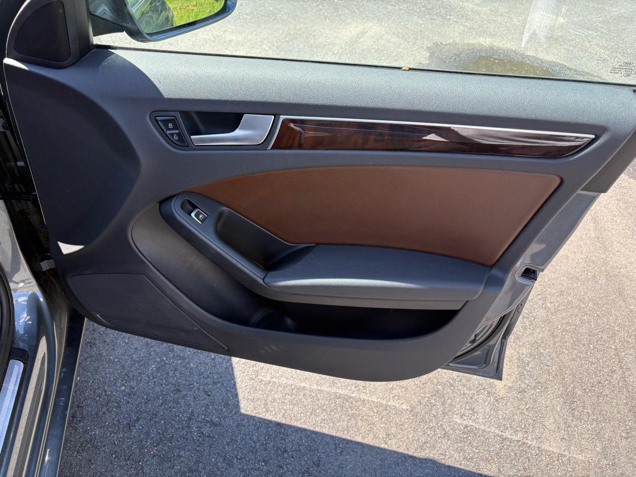Audi A4 2.0T Premium Sedan quattro Manual 2013