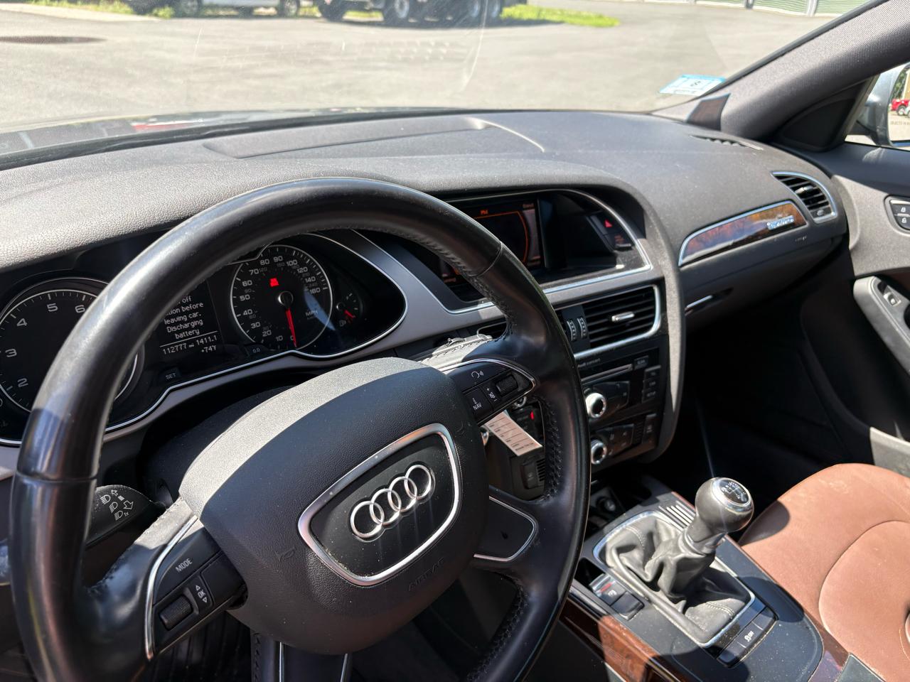 Audi A4 2.0T Premium Sedan quattro Manual 2013
