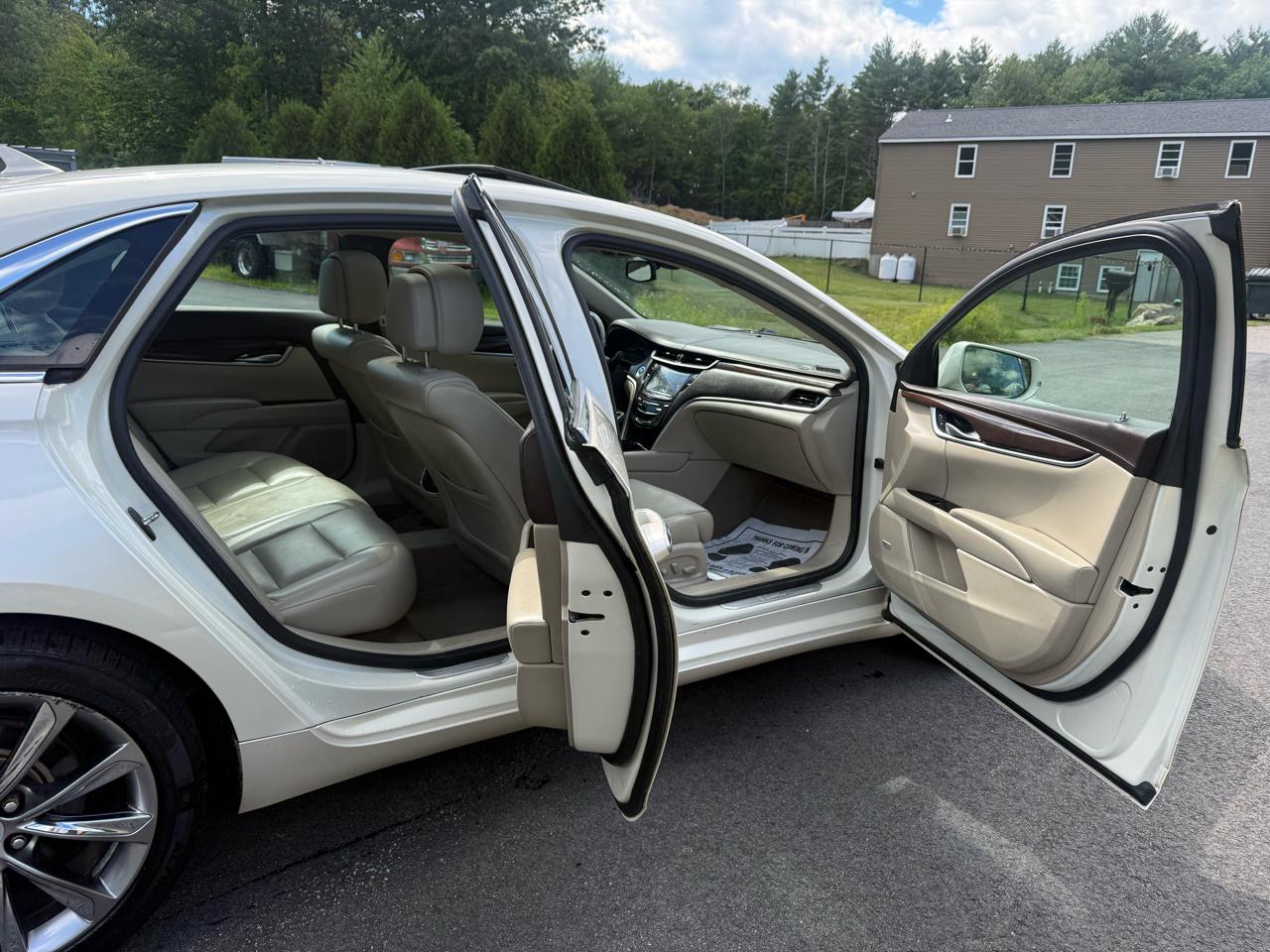 Cadillac XTS Luxury AWD 2013