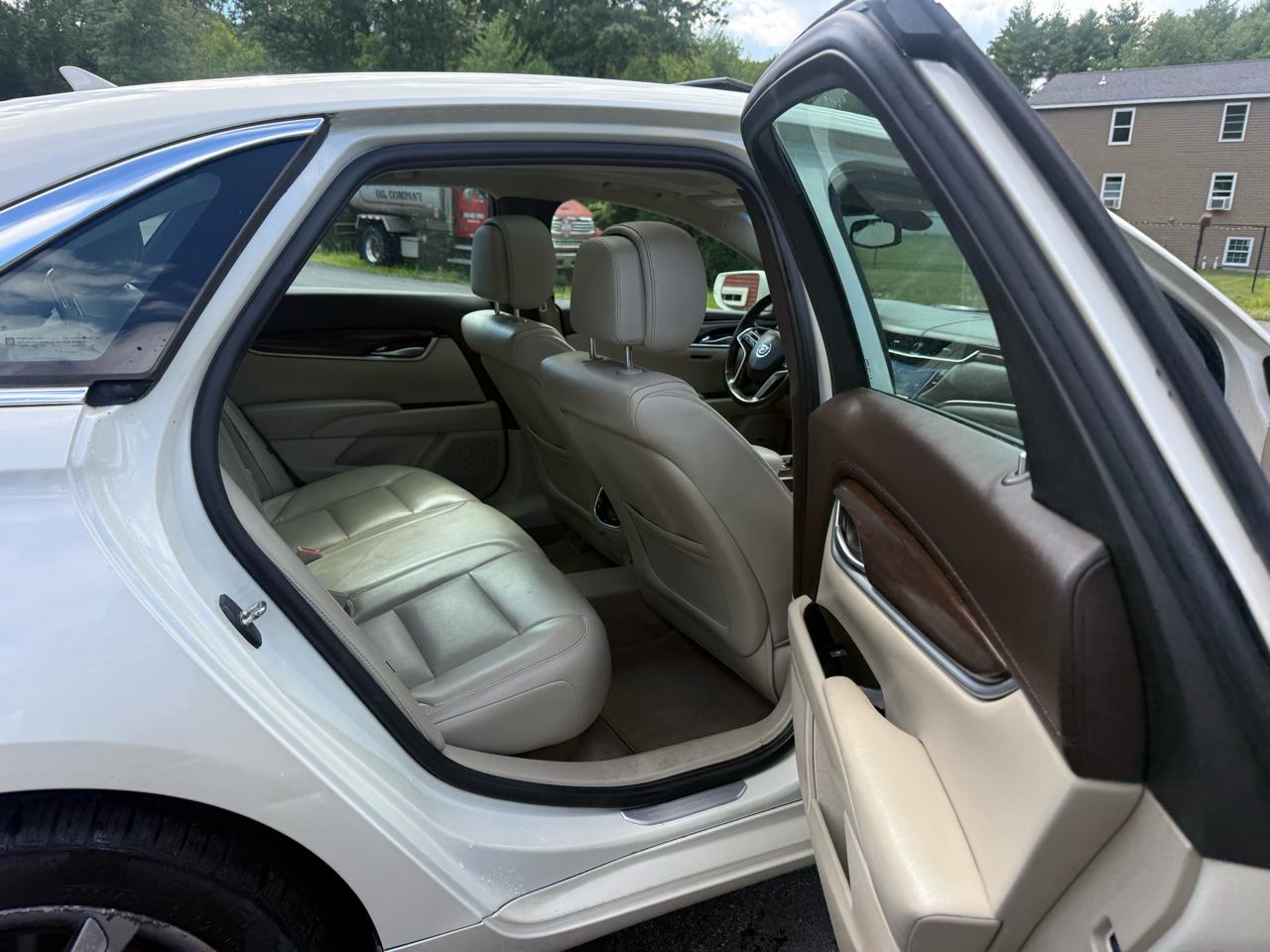 Cadillac XTS Luxury AWD 2013