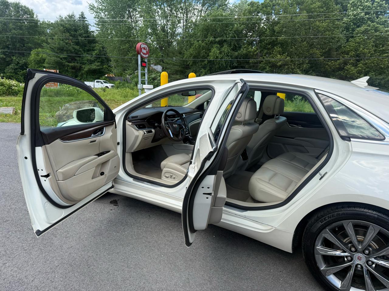 Cadillac XTS Luxury AWD 2013