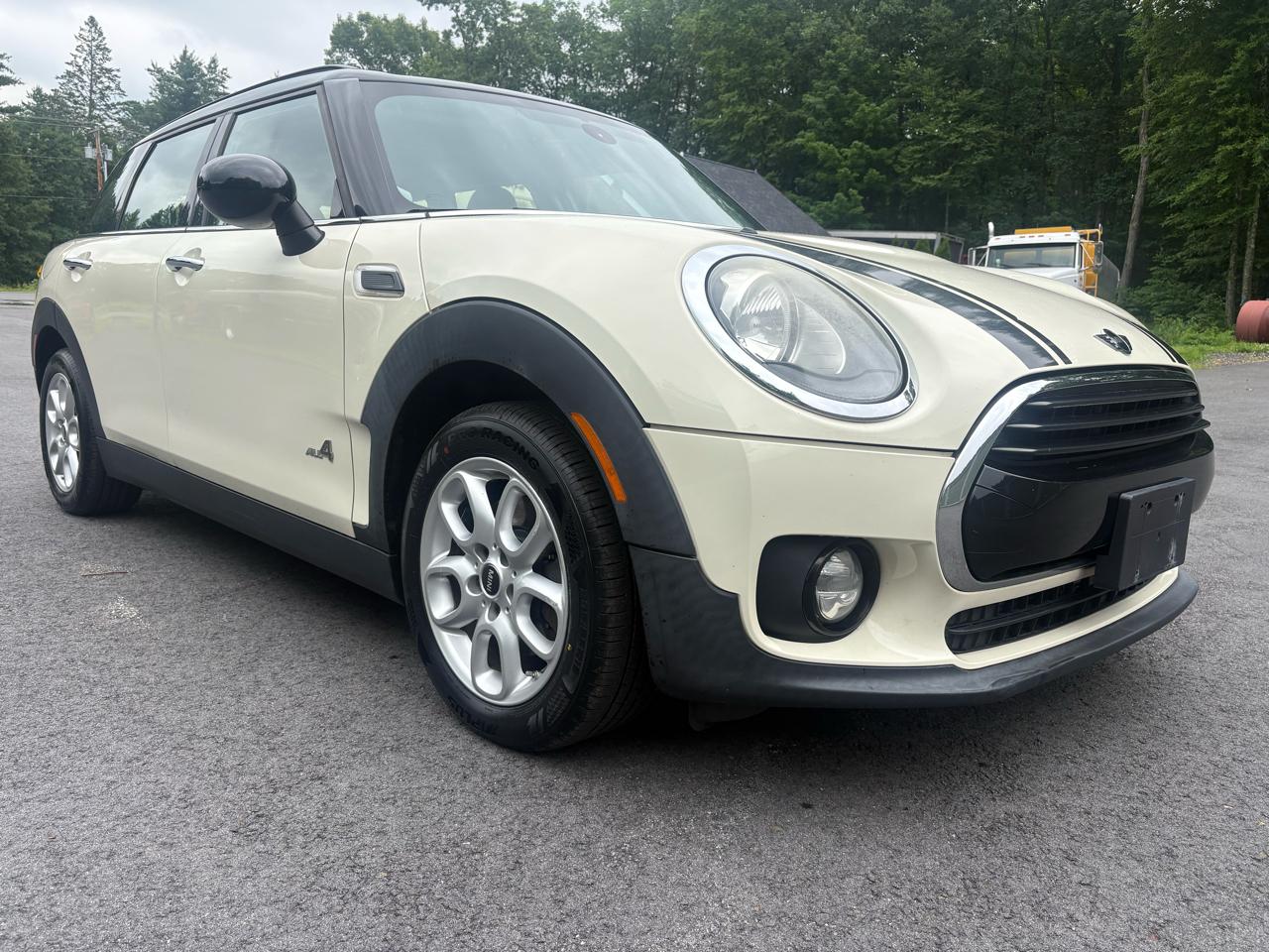 2017 MINI Clubman Cooper ALL4's photo