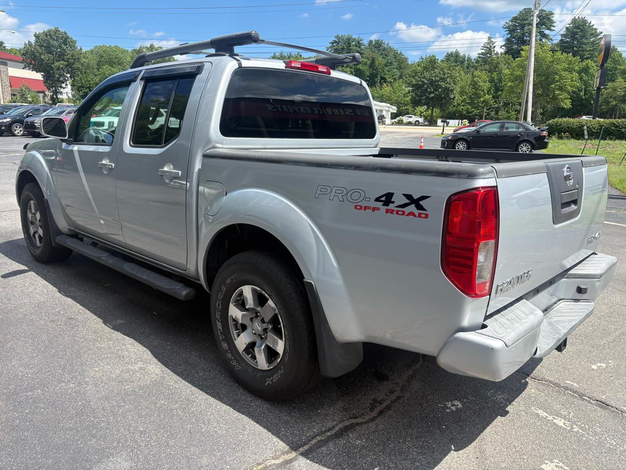 Nissan Frontier S Crew Cab 4WD 2011