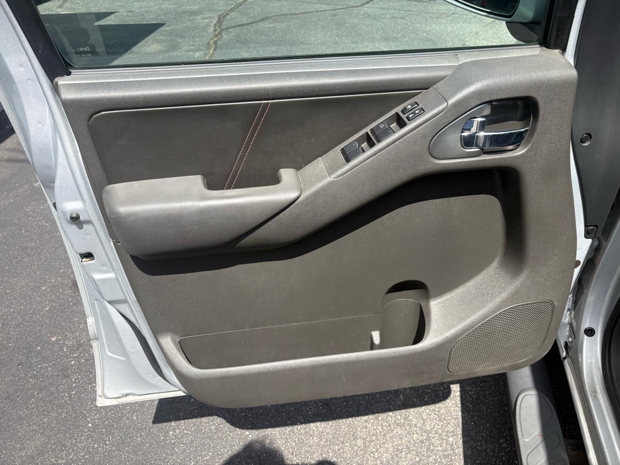 Nissan Frontier S Crew Cab 4WD 2011