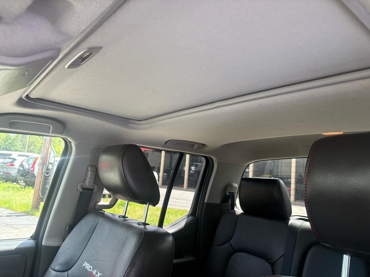 Nissan Frontier S Crew Cab 4WD 2011