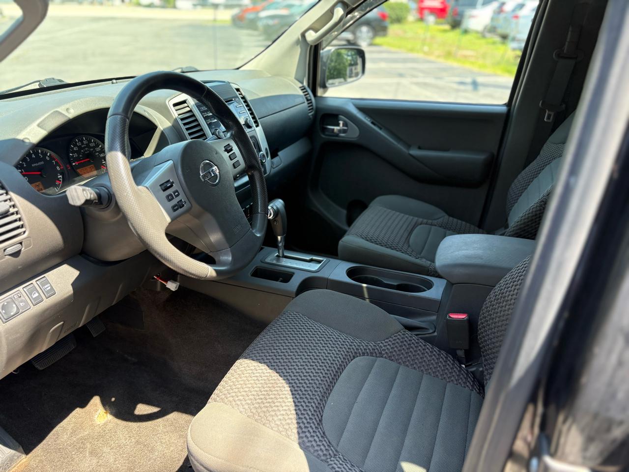Nissan Frontier S Crew Cab 6MT 4WD 2014