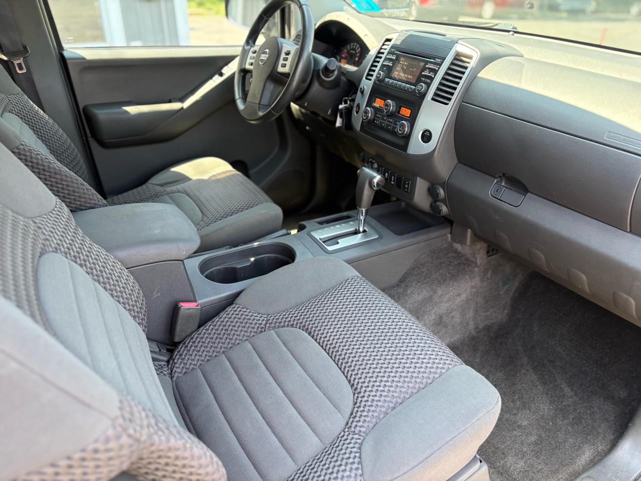 Nissan Frontier S Crew Cab 6MT 4WD 2014
