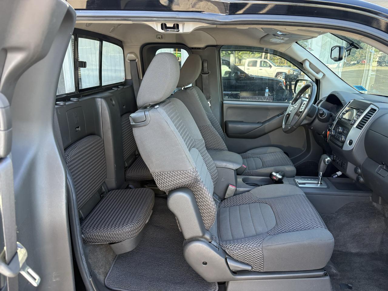 Nissan Frontier S Crew Cab 6MT 4WD 2014