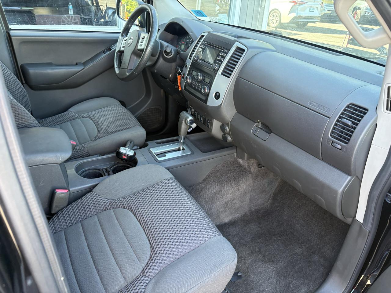 Nissan Frontier S Crew Cab 6MT 4WD 2014