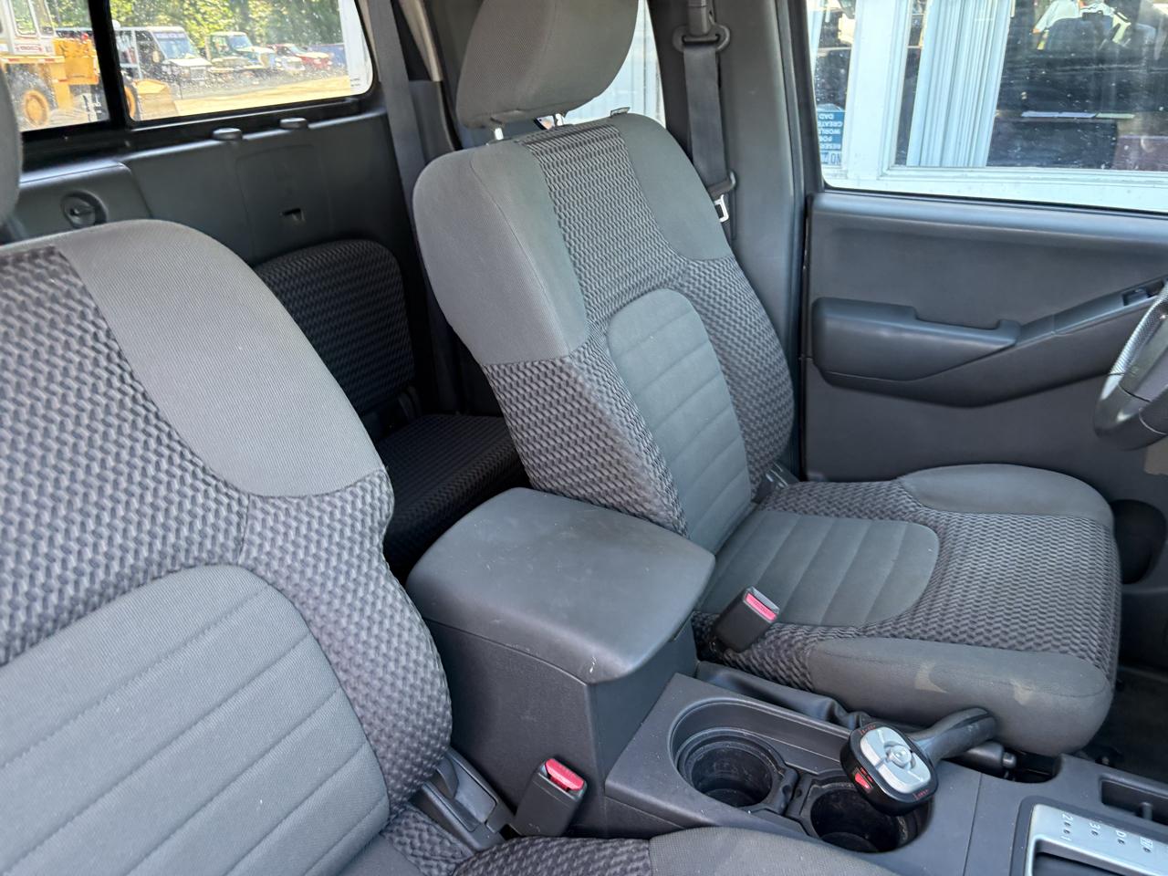 Nissan Frontier S Crew Cab 6MT 4WD 2014
