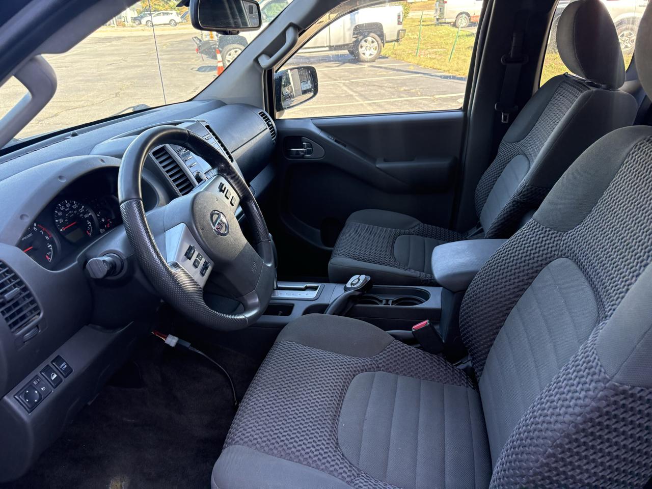 Nissan Frontier S Crew Cab 6MT 4WD 2014