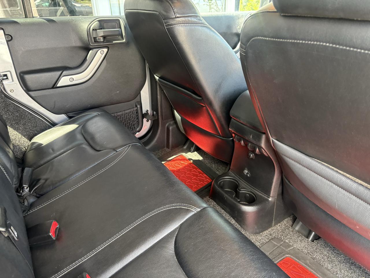 Jeep Wrangler Unlimited Sahara 4WD 2014