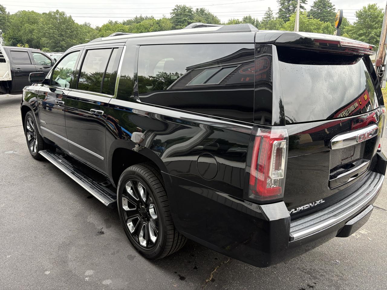 GMC Yukon XL Denali 4WD 2019