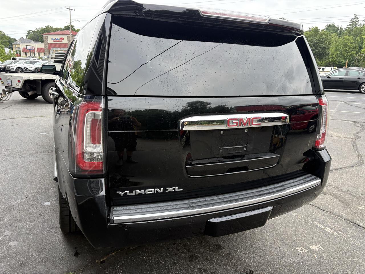 GMC Yukon XL Denali 4WD 2019