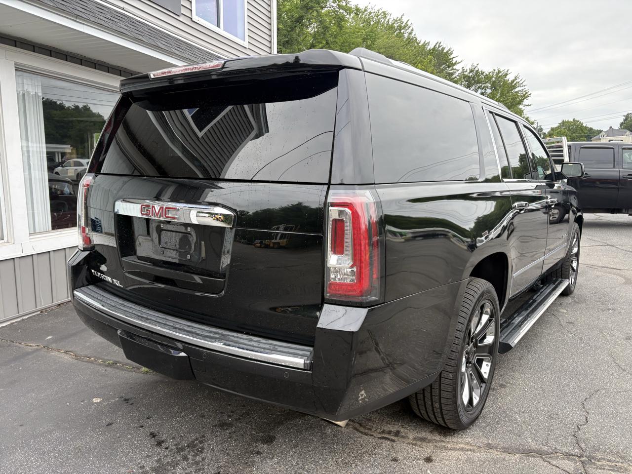 GMC Yukon XL Denali 4WD 2019