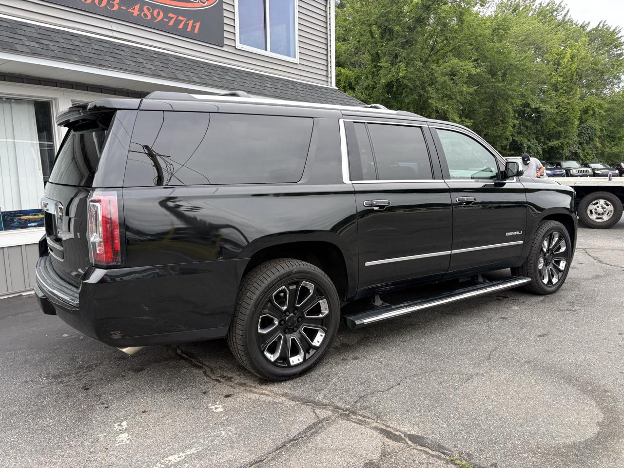 GMC Yukon XL Denali 4WD 2019