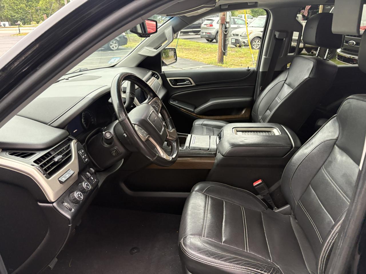 GMC Yukon XL Denali 4WD 2019