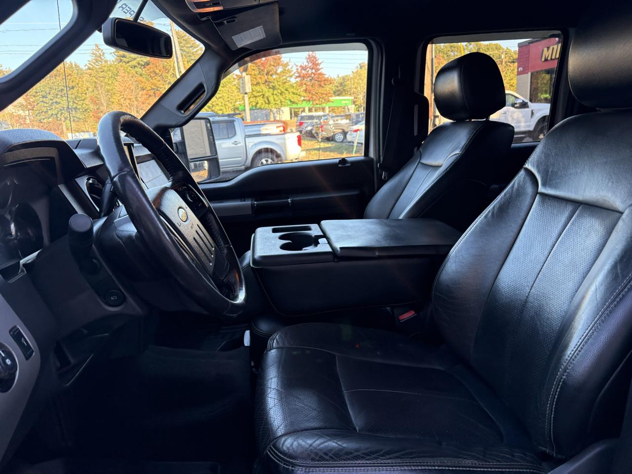 Ford F-350 SD Lariat Crew Cab Short Bed 4WD 2015