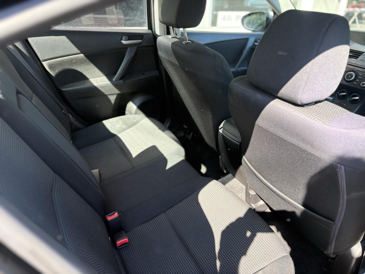 Mazda MAZDA3 i Touring 4-door 2012