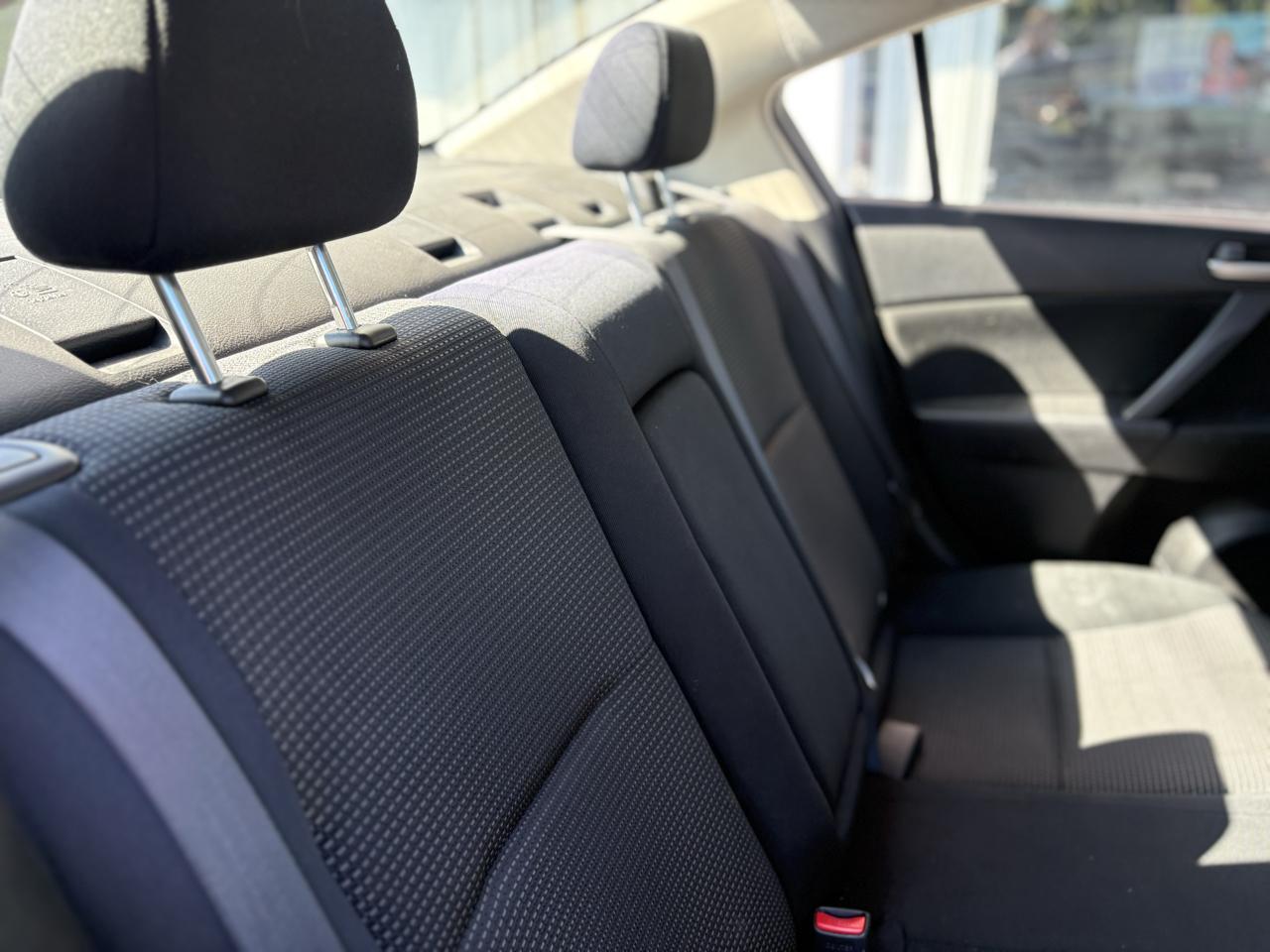 Mazda MAZDA3 i Touring 4-door 2012