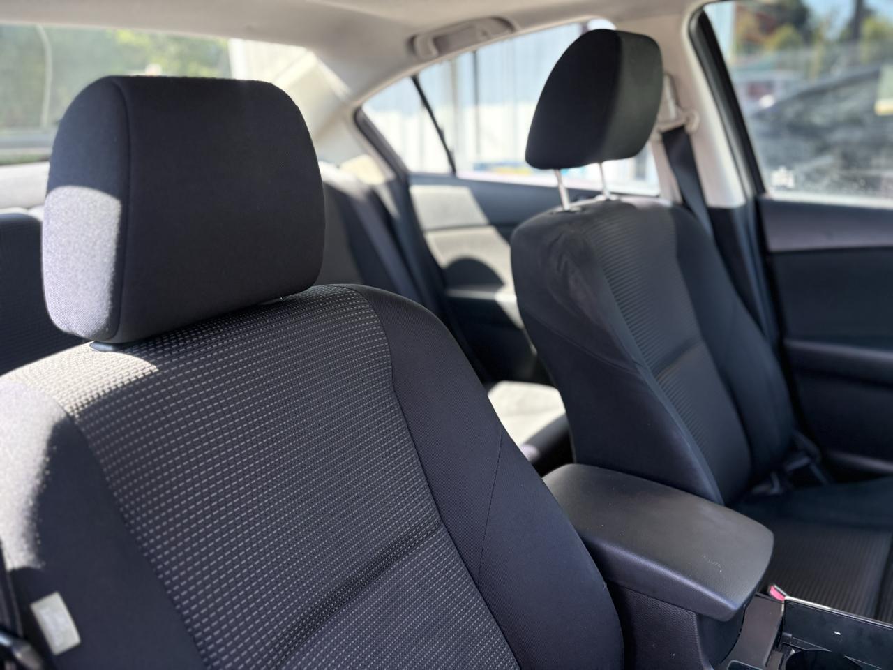 Mazda MAZDA3 i Touring 4-door 2012