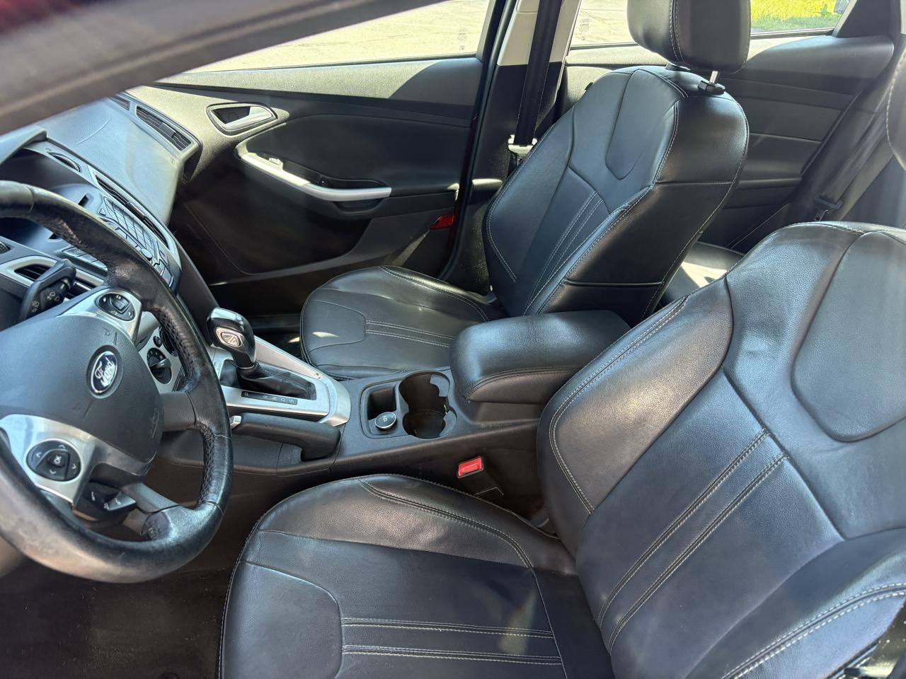 Ford Focus SE Sedan 2014