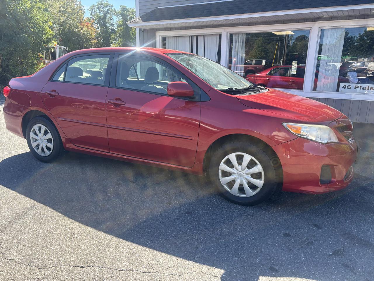 Toyota Corolla LE 4-Speed AT 2011